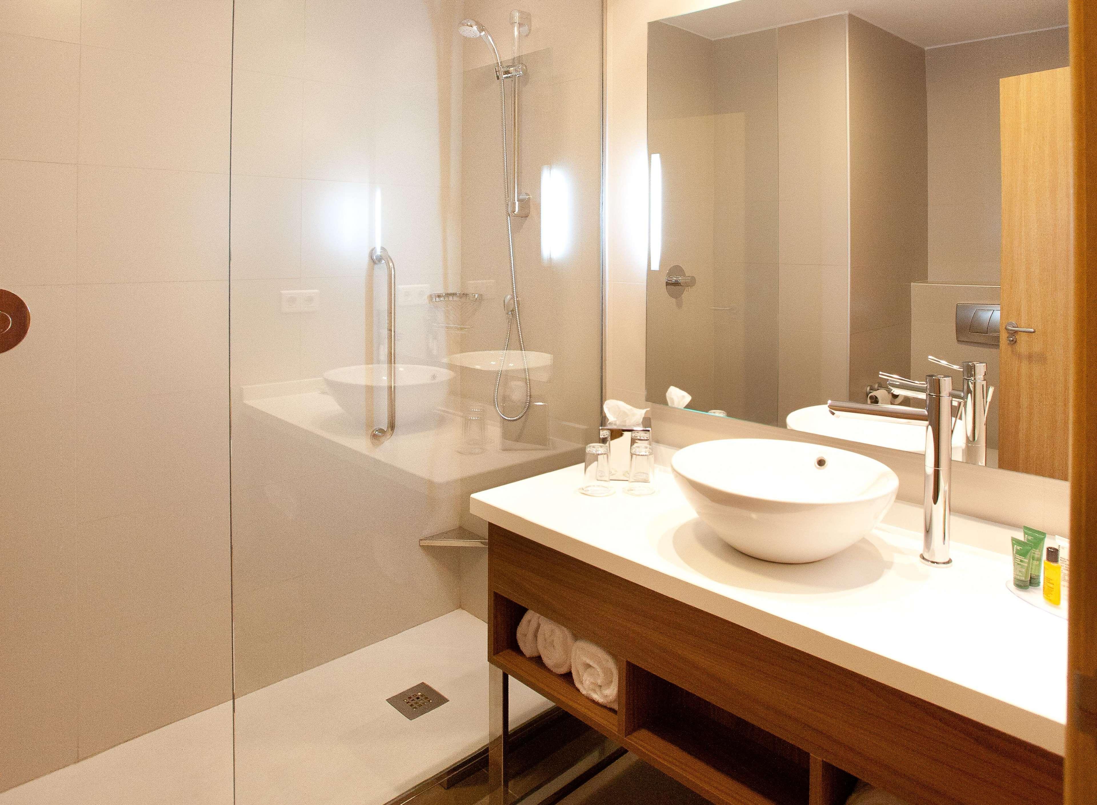 Hilton Garden Inn Малага Экстерьер фото