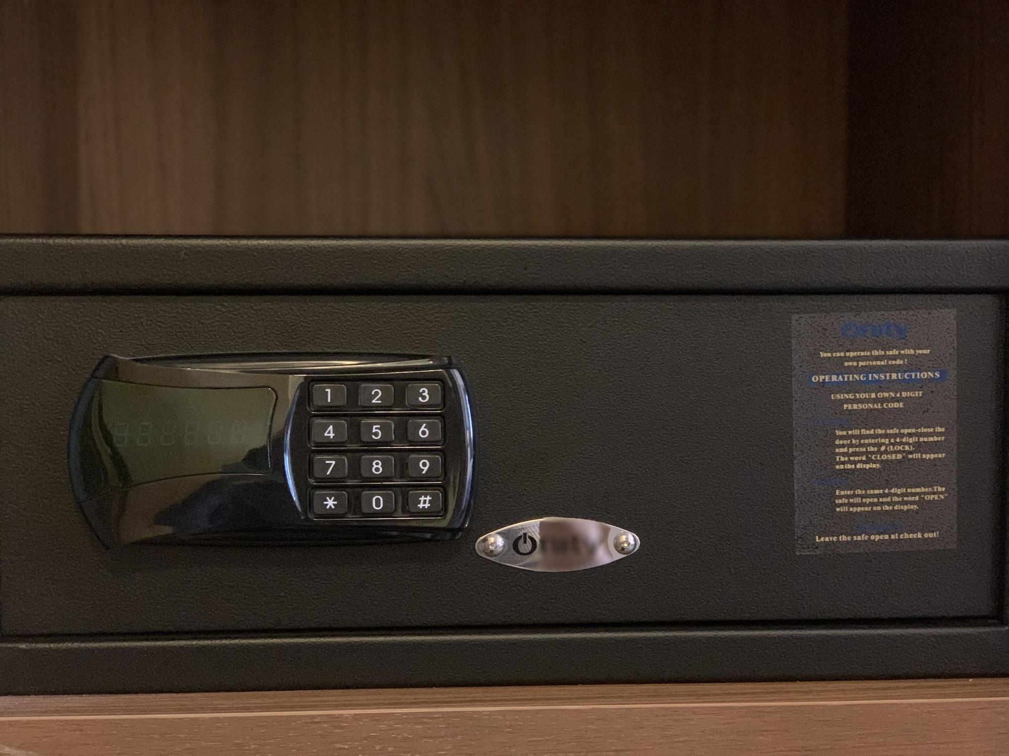Hilton Garden Inn Малага Экстерьер фото