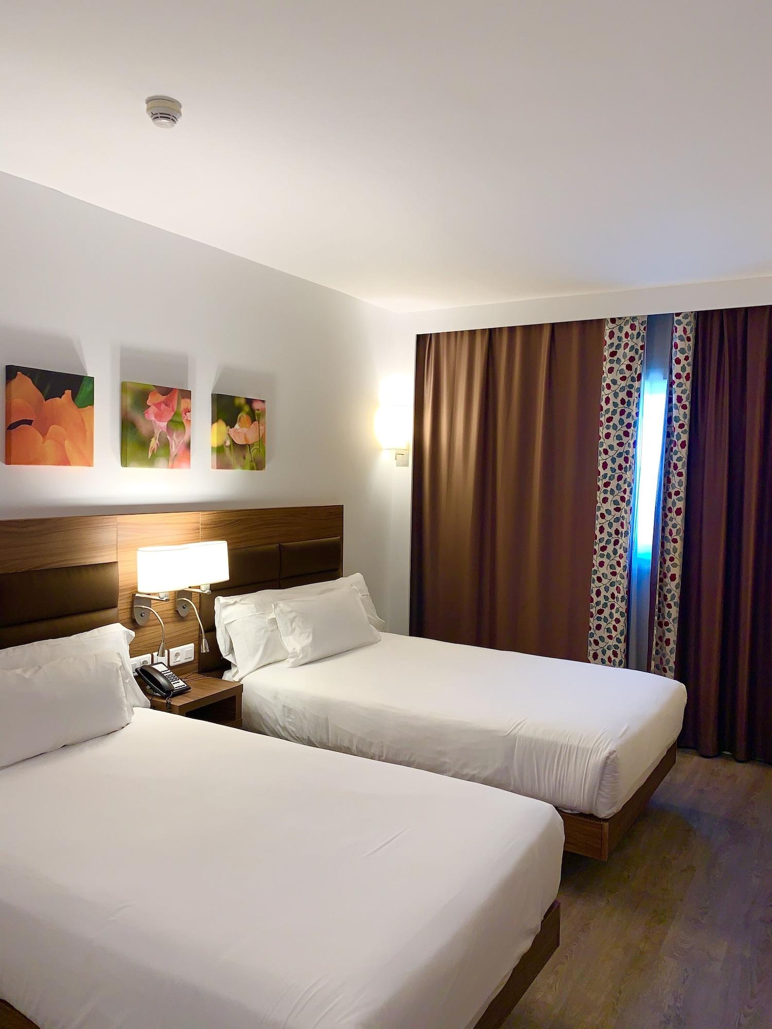 Hilton Garden Inn Малага Экстерьер фото