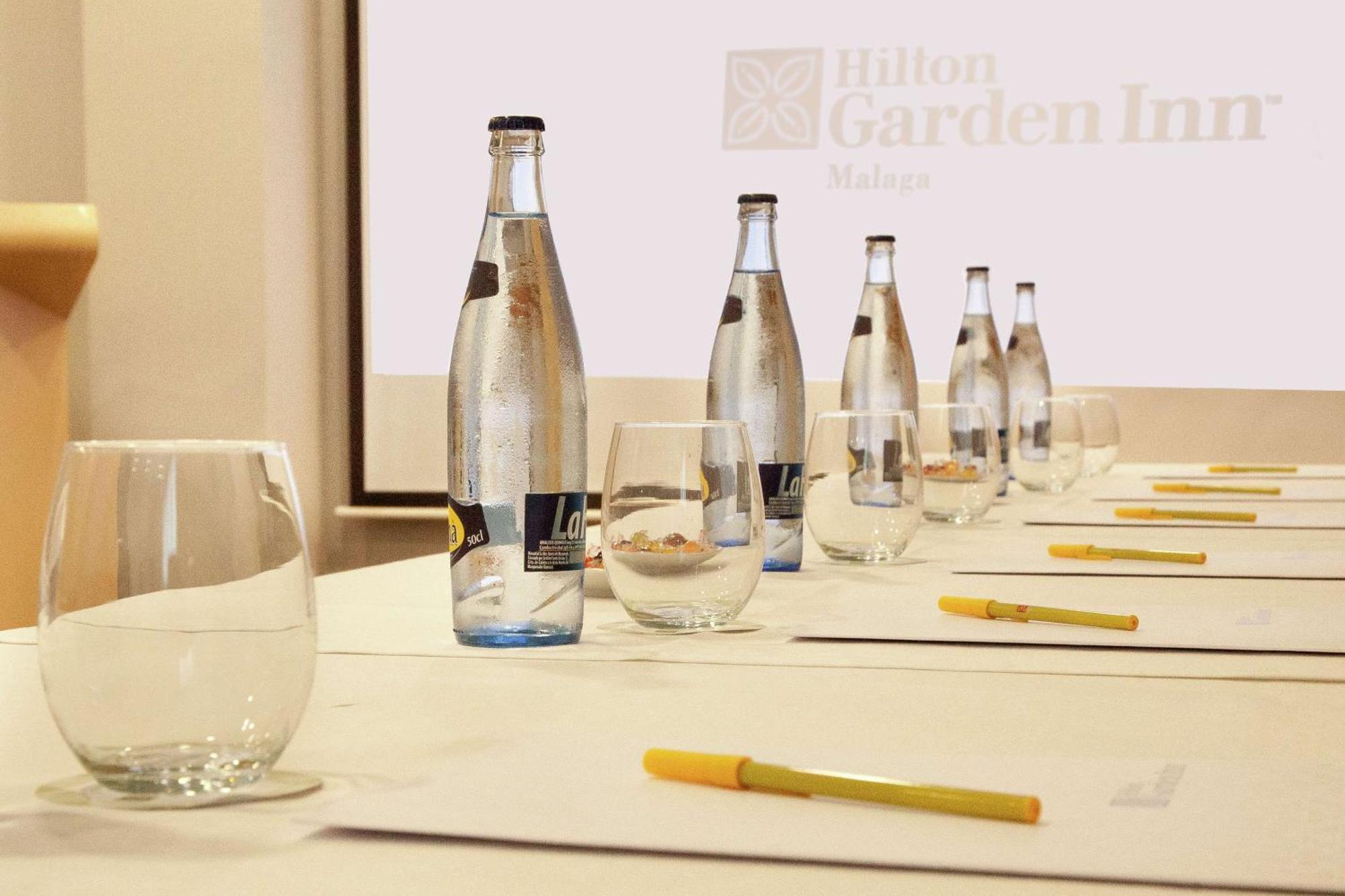 Hilton Garden Inn Малага Экстерьер фото