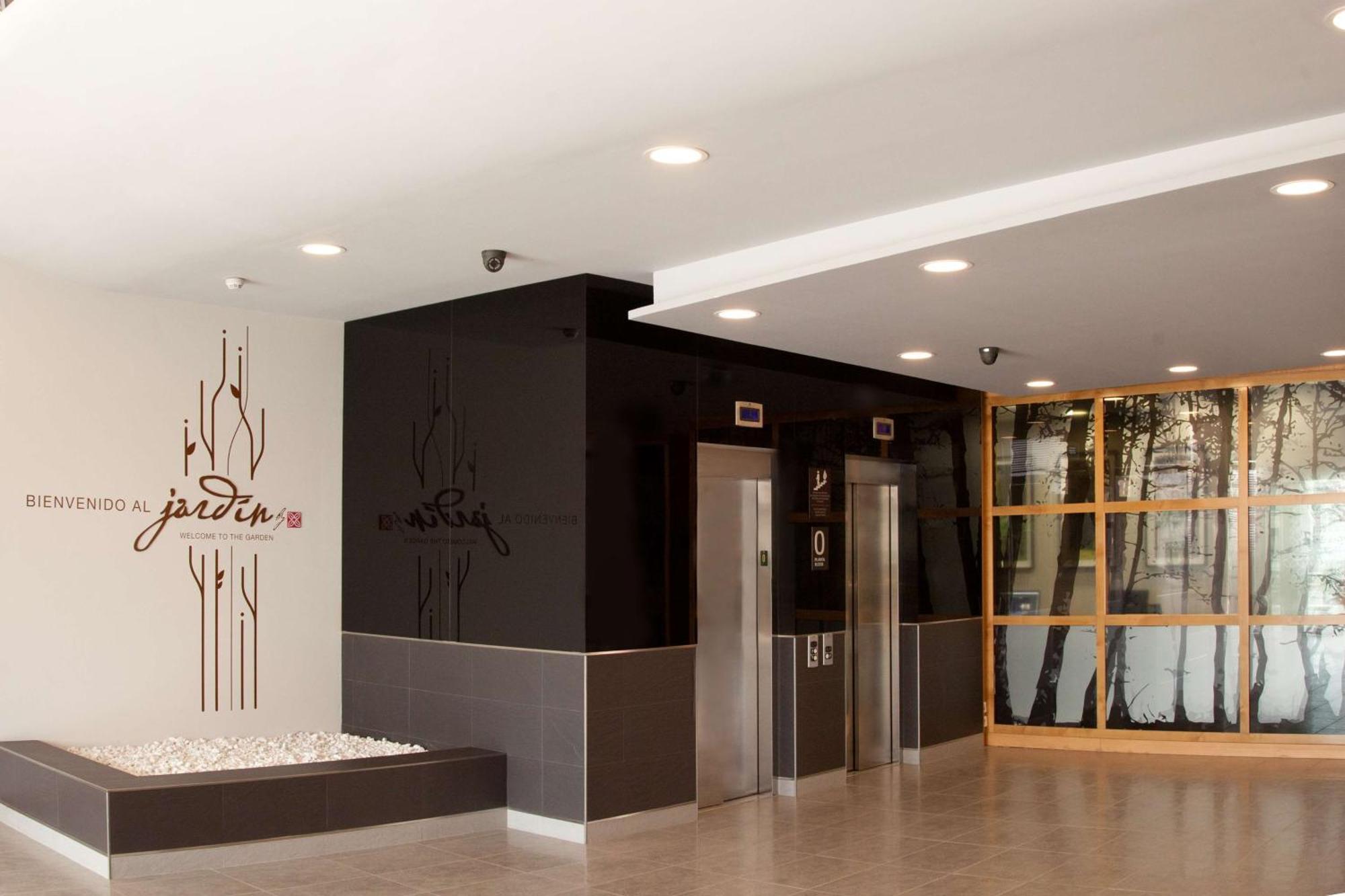 Hilton Garden Inn Малага Экстерьер фото
