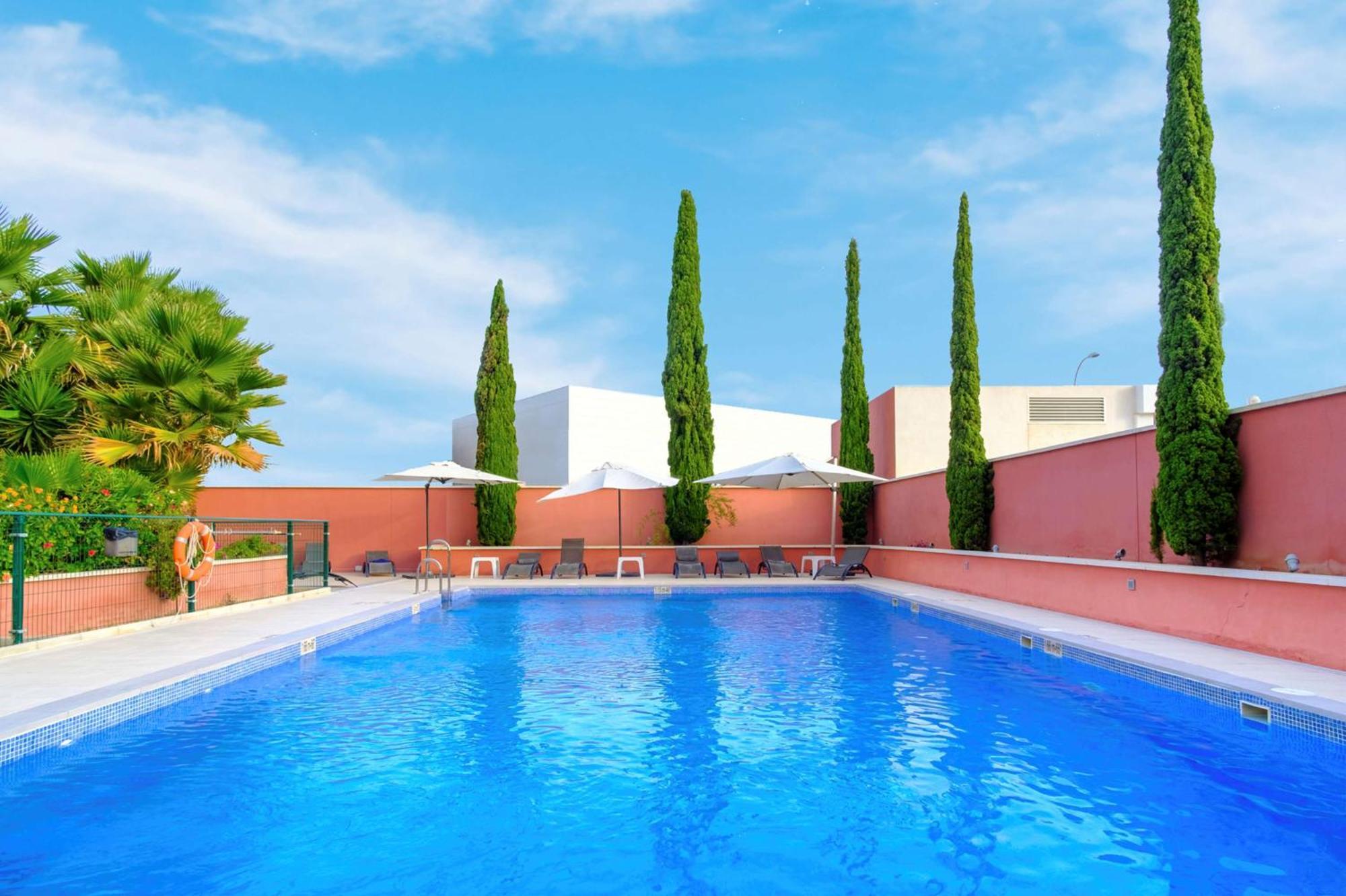 Hilton Garden Inn Малага Экстерьер фото
