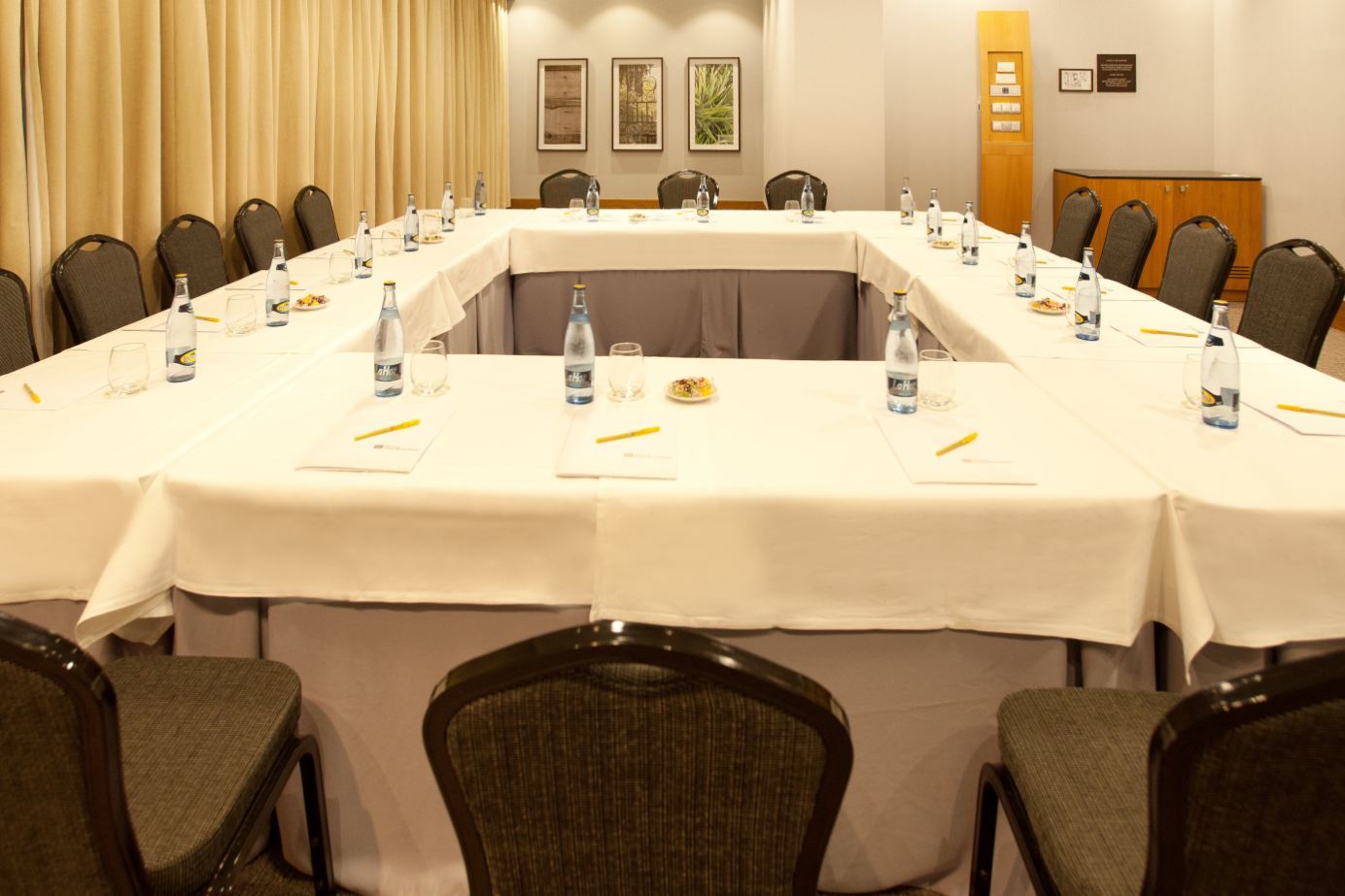 Hilton Garden Inn Малага Экстерьер фото