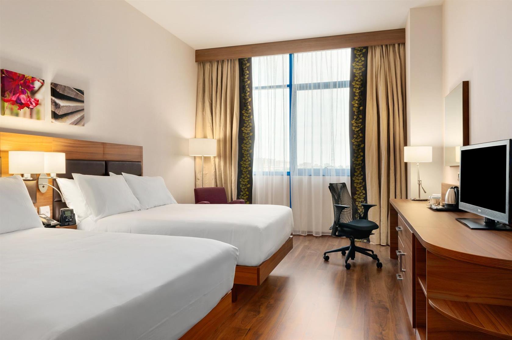 Hilton Garden Inn Малага Экстерьер фото