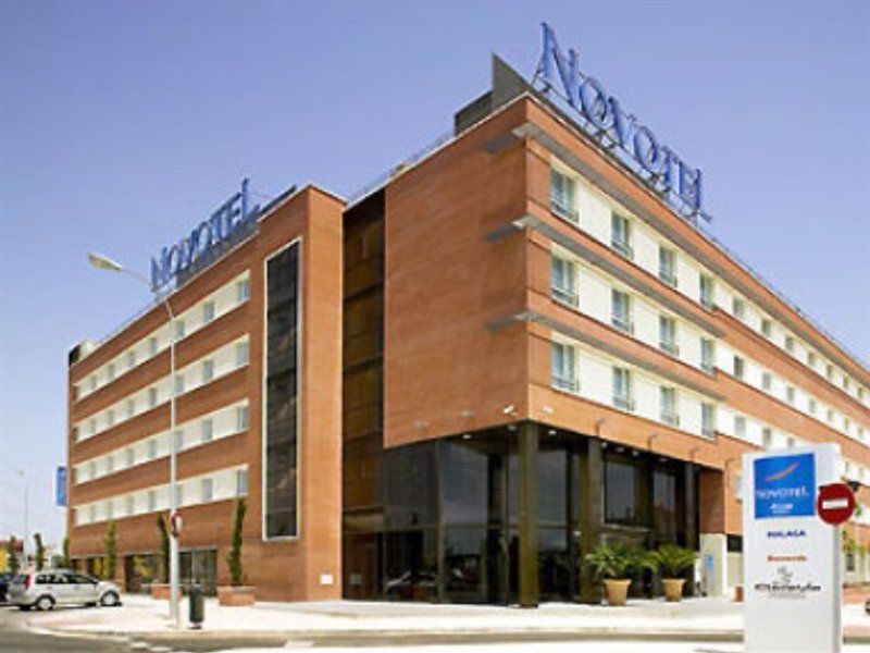 Hilton Garden Inn Малага Экстерьер фото