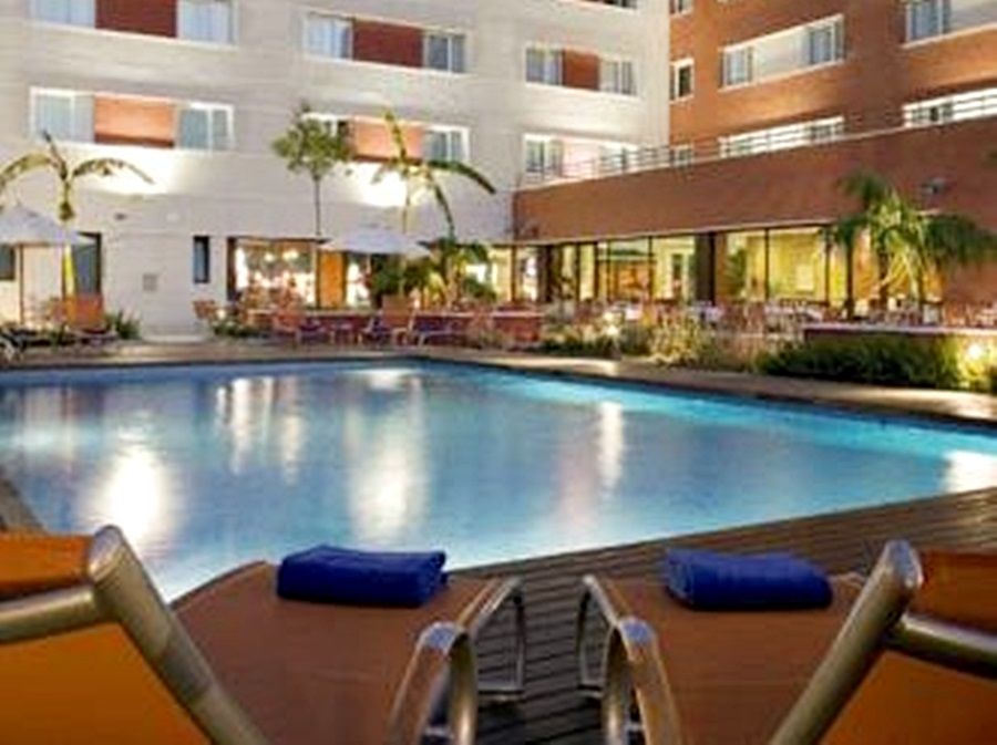 Hilton Garden Inn Малага Экстерьер фото
