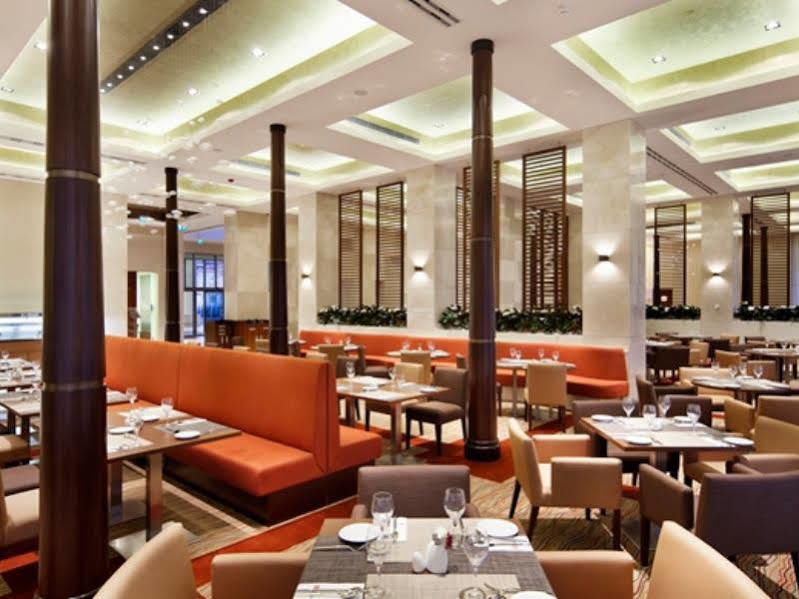Hilton Garden Inn Малага Экстерьер фото